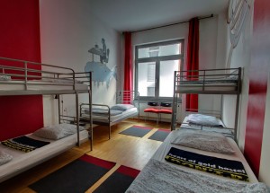 Sovsal med apa - Heart of Gold Hostel Berlin